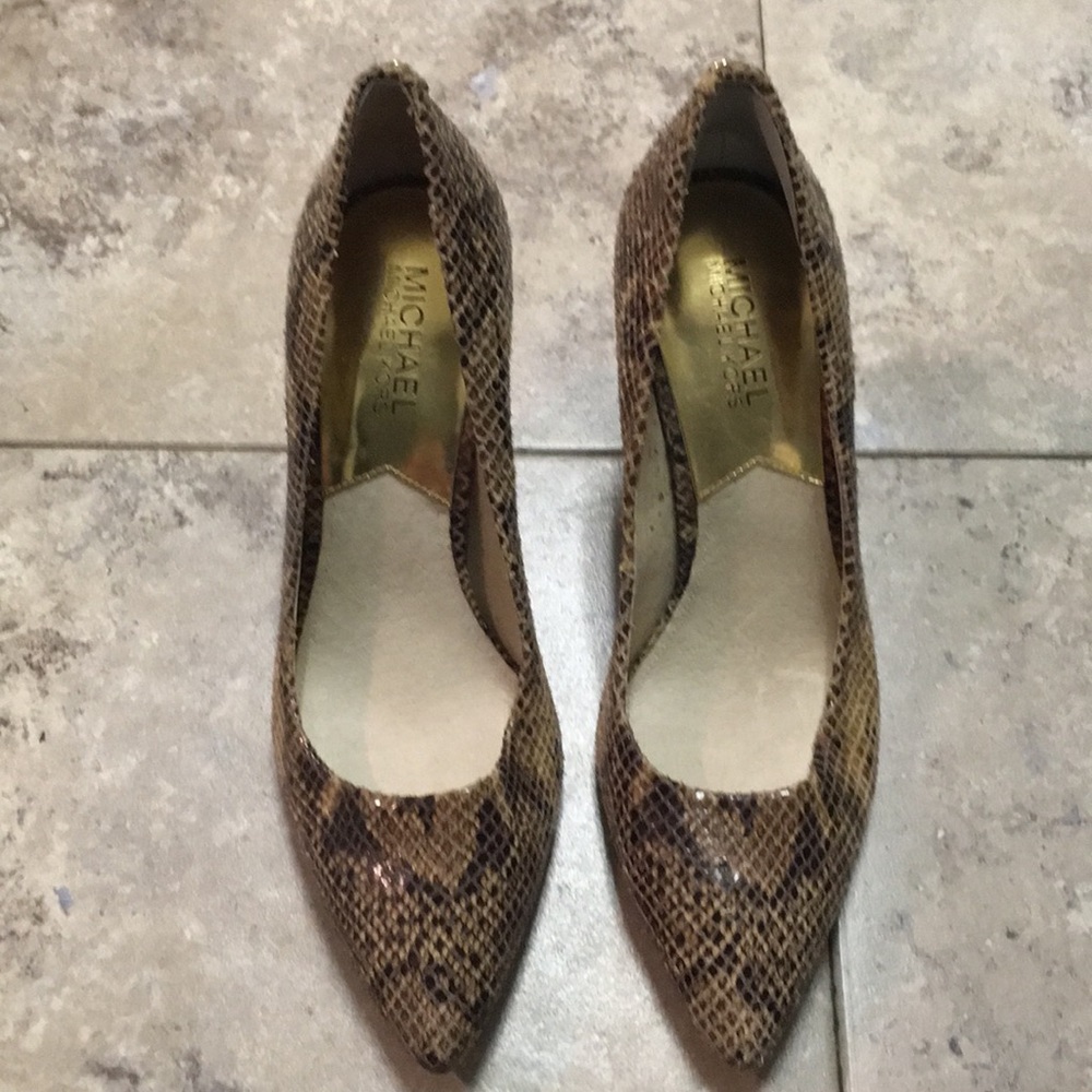 MICHAEL Michael Kors size 7.5 snakeskin heels
